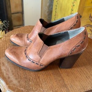 EUC Variegated Dark Tan Leather Naturalizer Ankle Shoe/Booties Stitched Accents